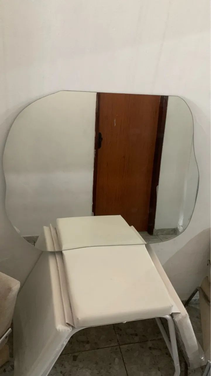 Espelho oval de parede