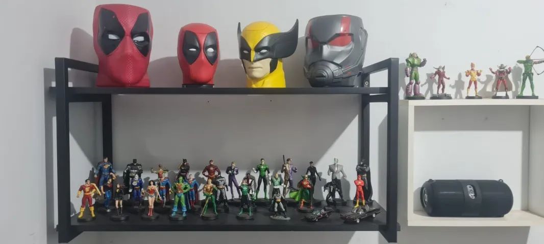 Coleção de miniaturas da Marvel e DC de chumbo
