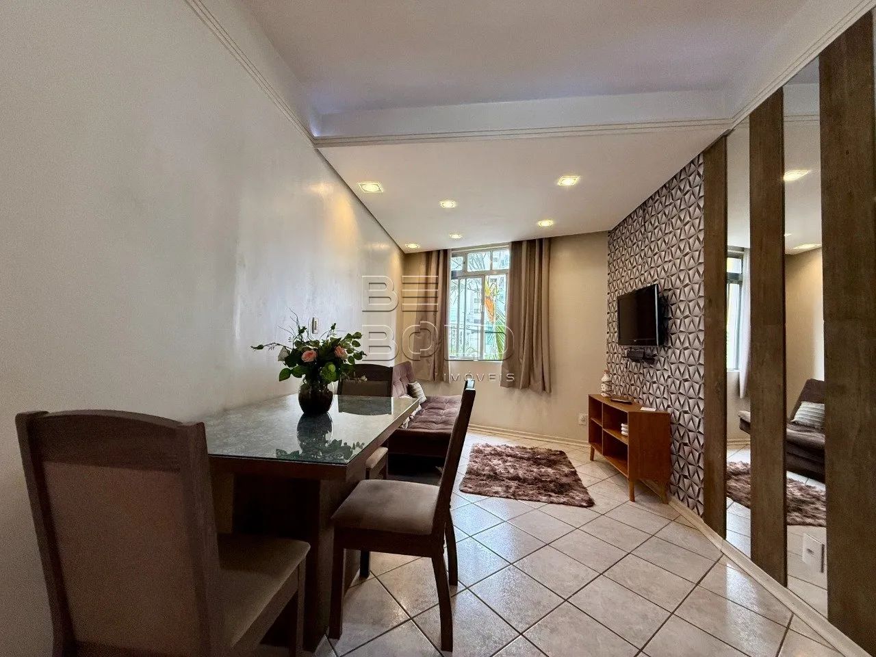 Apartamento 2 dormitórios com elevador no Estreito - Foto 3