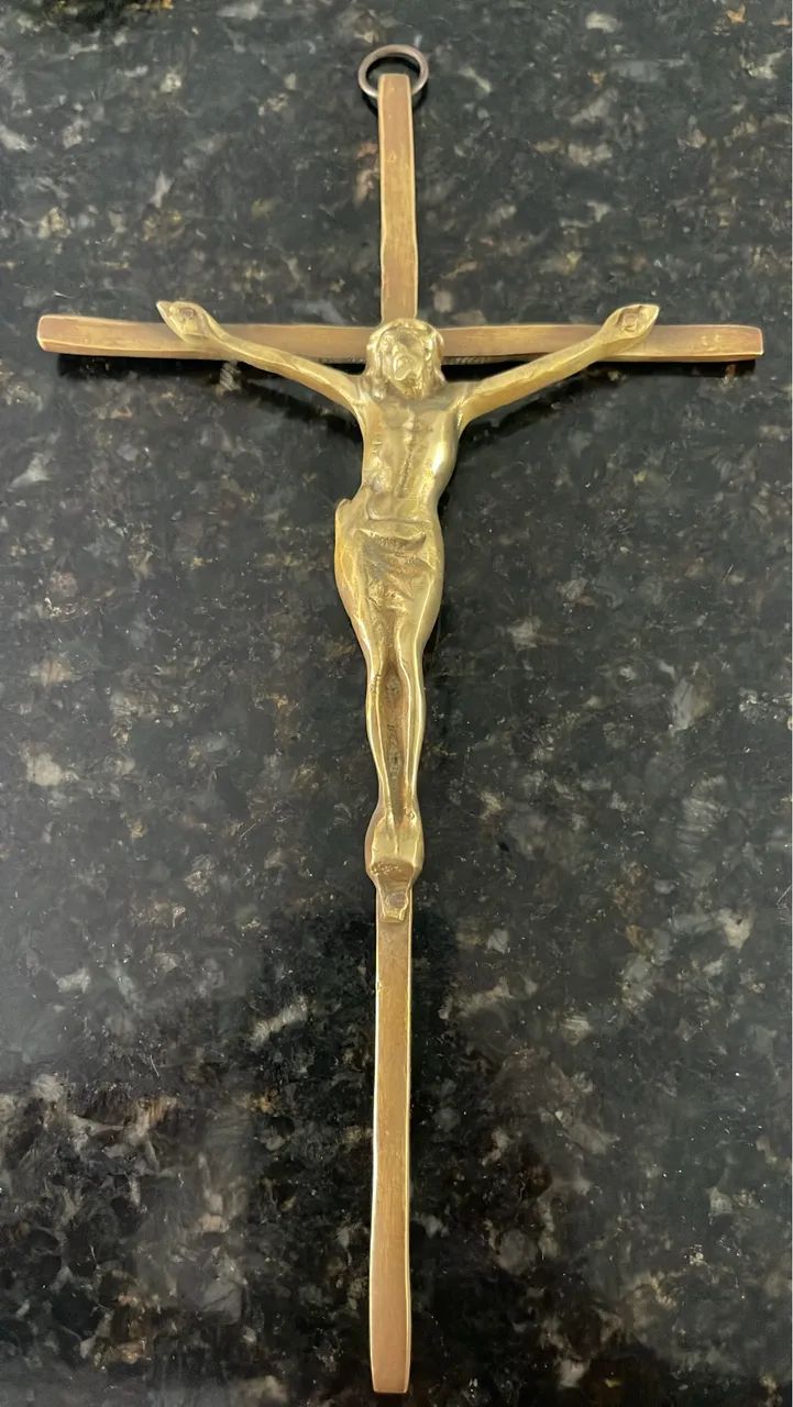 Lindo crucifixo antigo em bronze