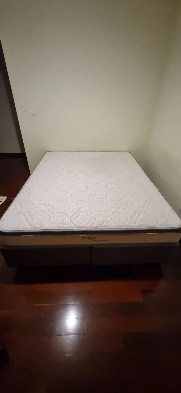 Cama box queen pouco usada