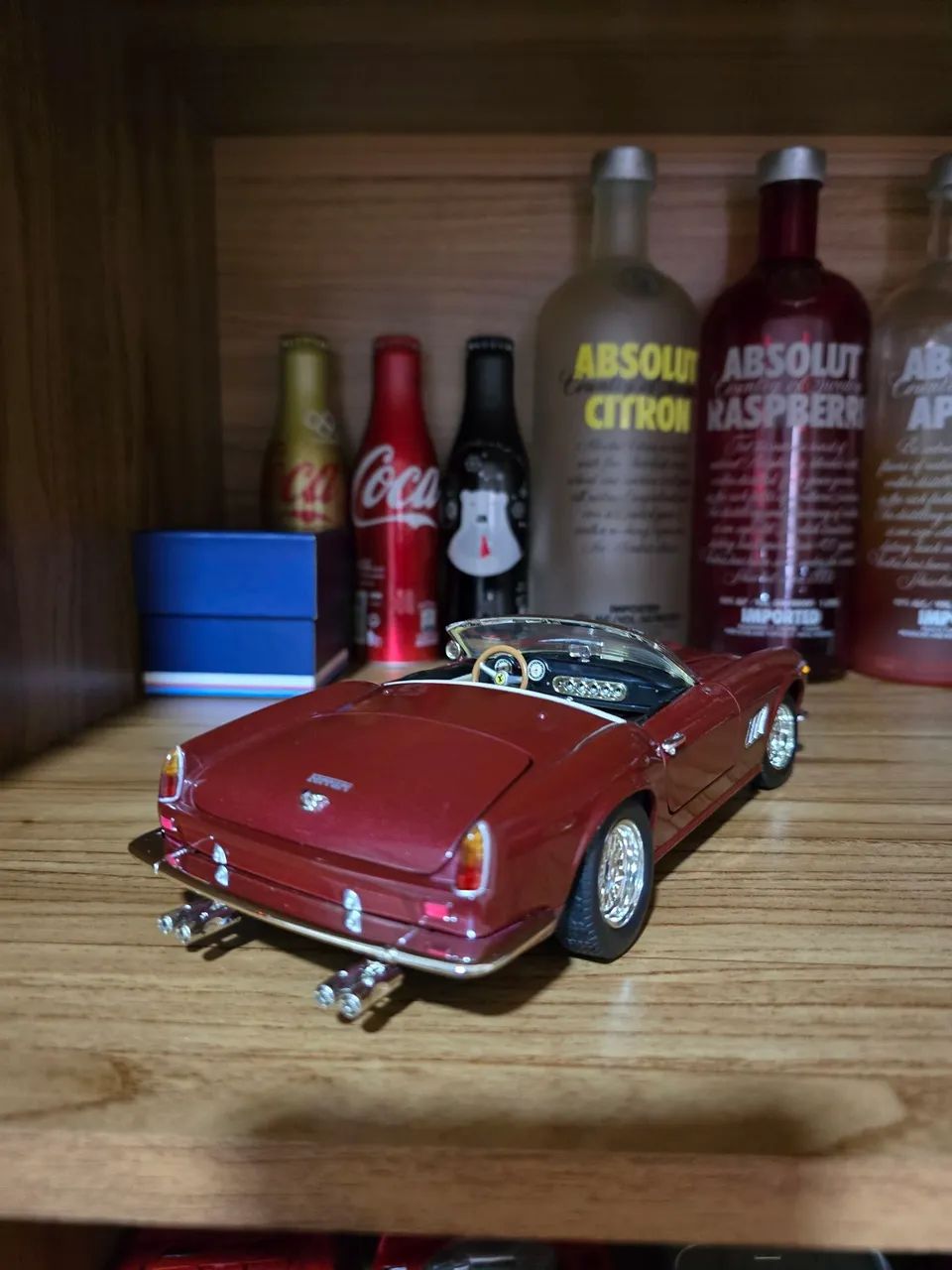 Ferrari 250 gt Califórnia 1/18 - Foto 2