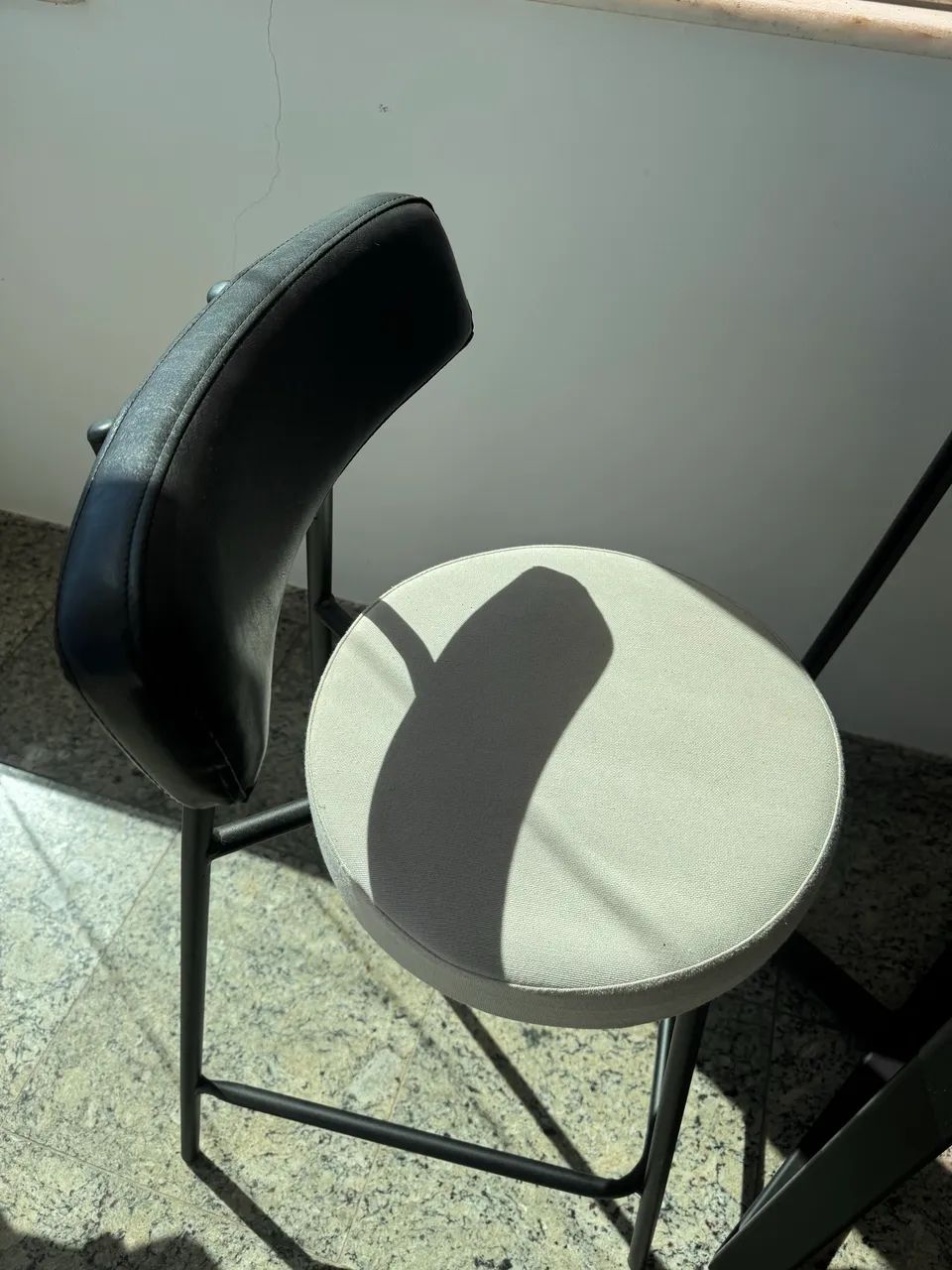 Mesa Bistrô Alta Alumínio com banquetas - Foto 3