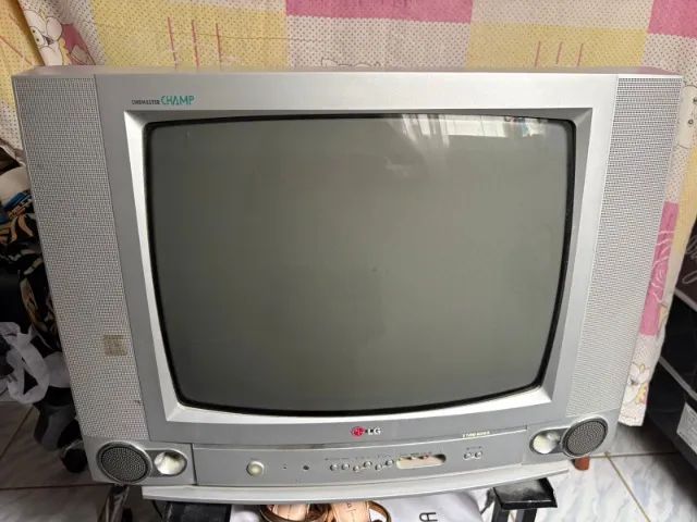 TV antiga (sem funcionamento)