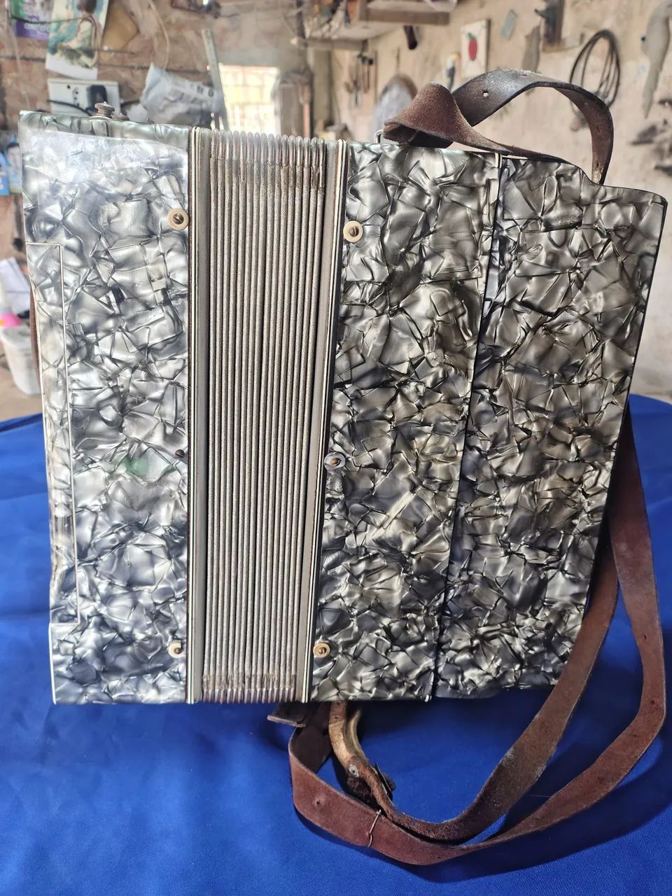 Acordeon cromática C e Grif 24 baixos - Foto 5
