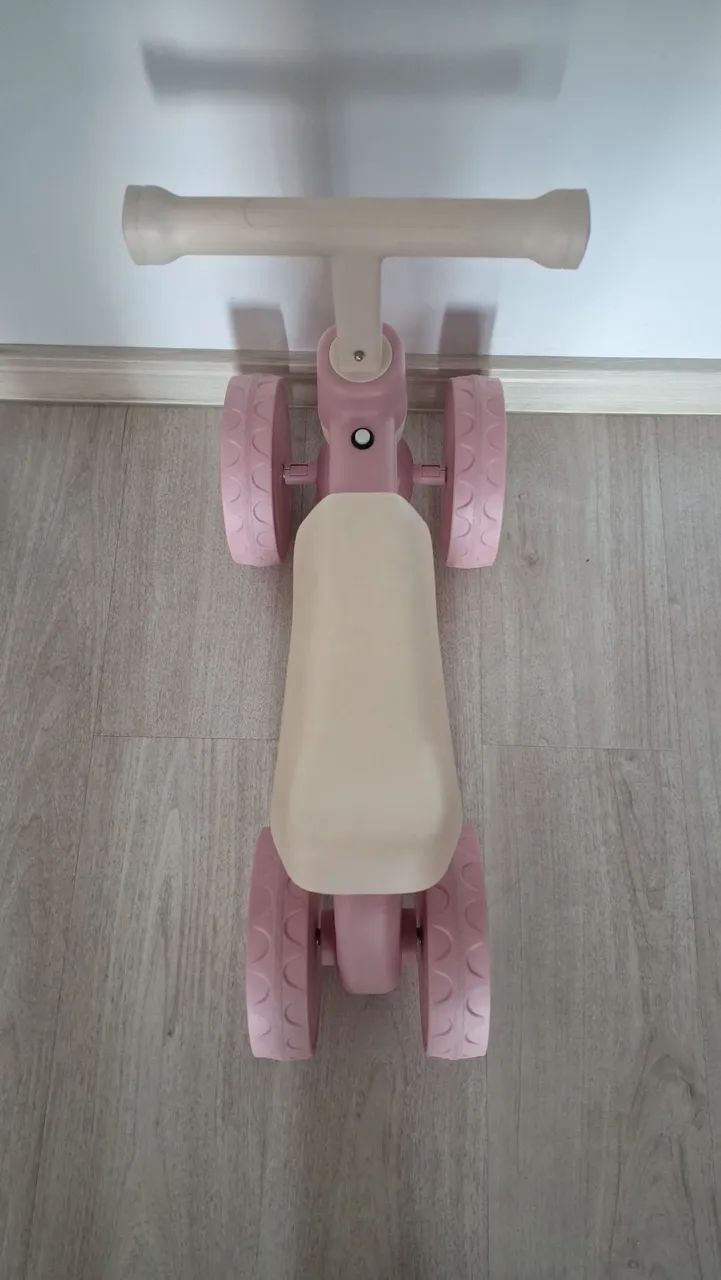 Motoca de equilibrio rosa com som sem pedal BUBA - Foto 5
