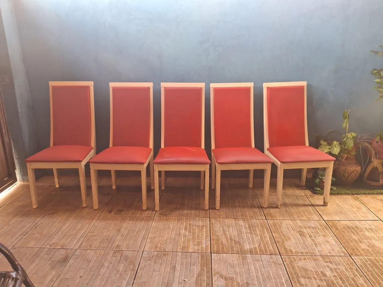 Vende- se cadeira de madeira de boa qualidade  - Foto 2