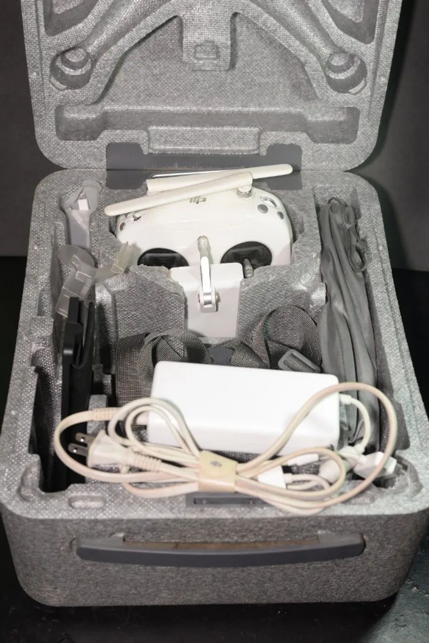 Controle Phantom 4 Pro DJI GL300F + Maleta e Acessórios - Foto 2