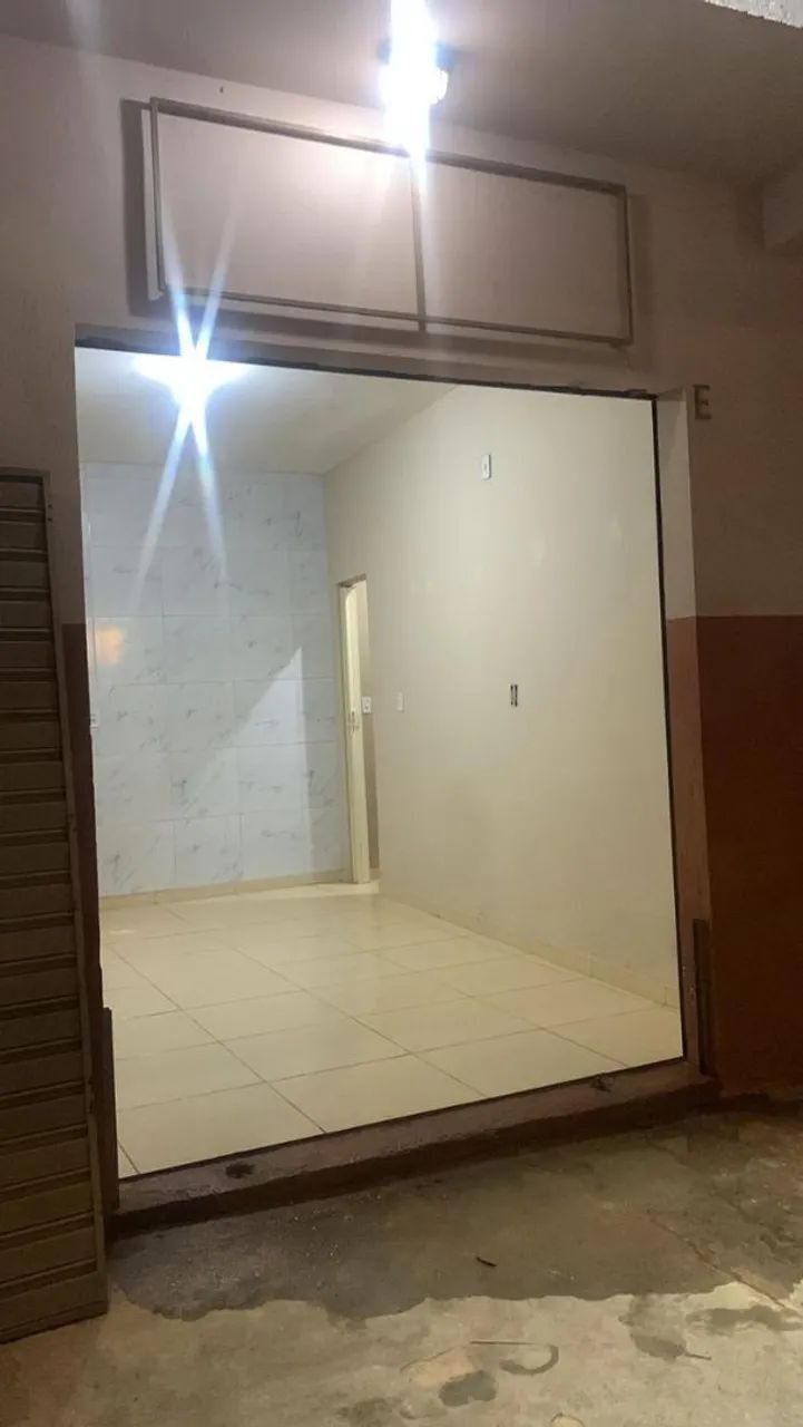 Oportunidade Galeria com 5 lojas e 1 salão de festas - Foto 4