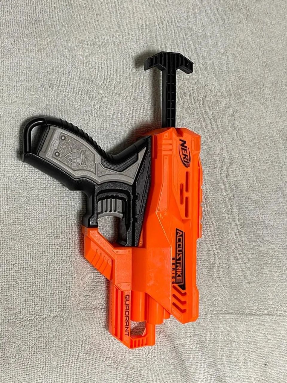 Nerf Elite Quadrant Accustick Strike (usado) - Foto 4