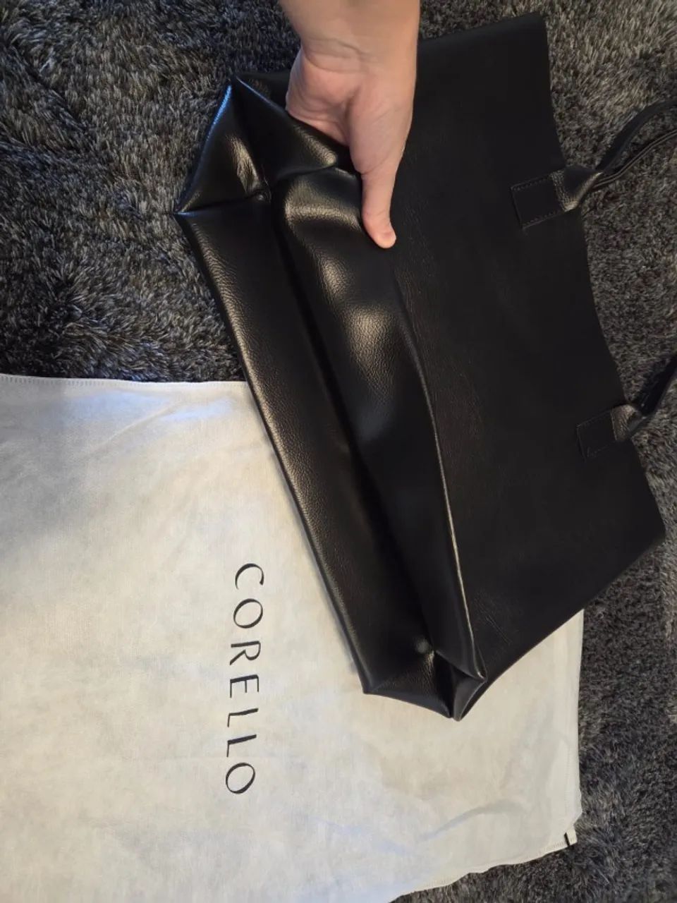 Bolsa estilo Sacola Corello Preta em Couro Legítimo - Nunca Usada (Com Dust Bag) - Foto 2