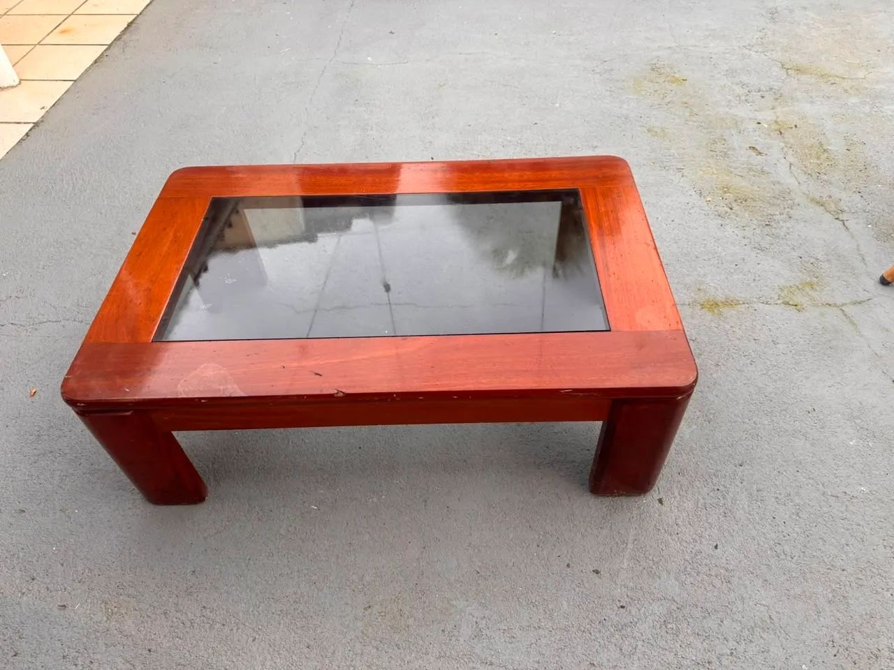 Mesa de Centro Retangular em Madeira Maciça com Tampo de Vidro - Foto 2