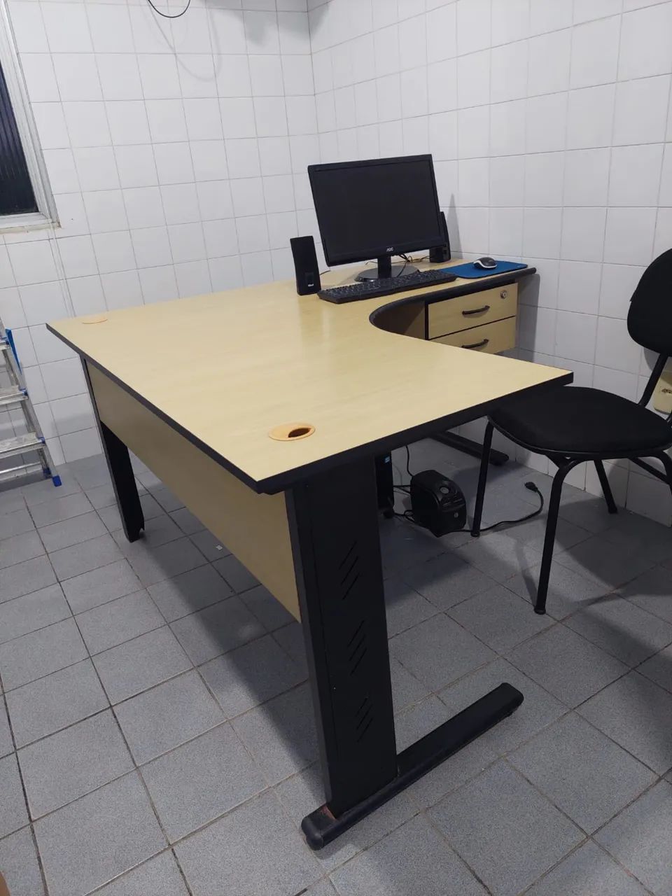 MESA ESCRITÓRIO EM L + armário complementar 3 divisoria  - Foto 2