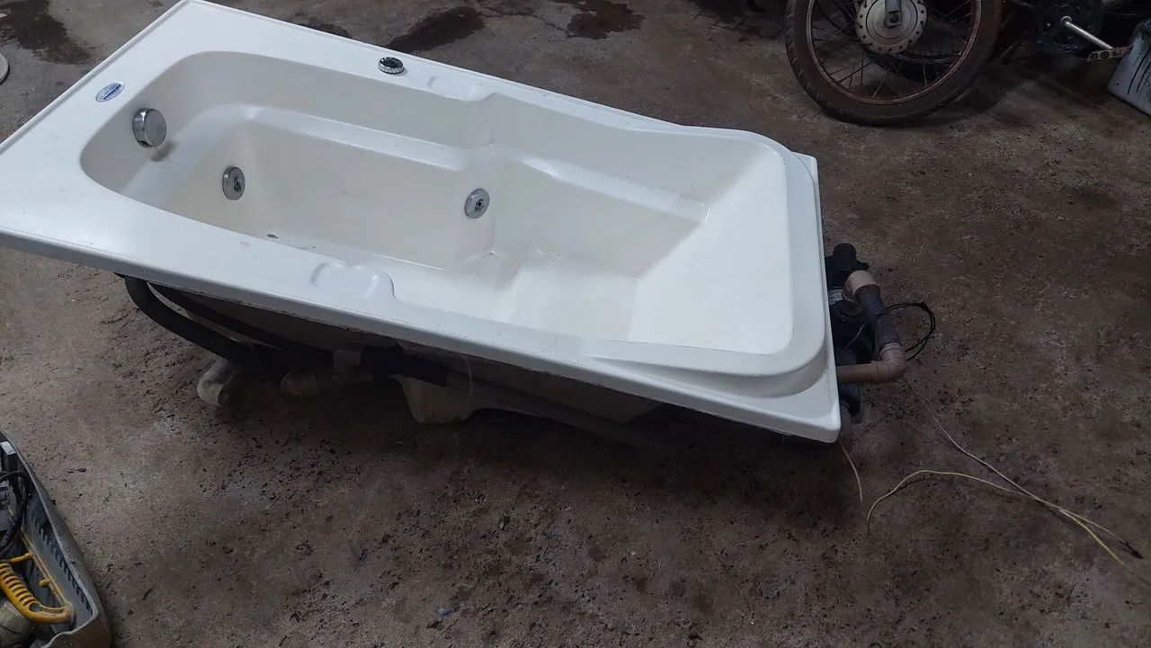 Bathtub 441993359797135365