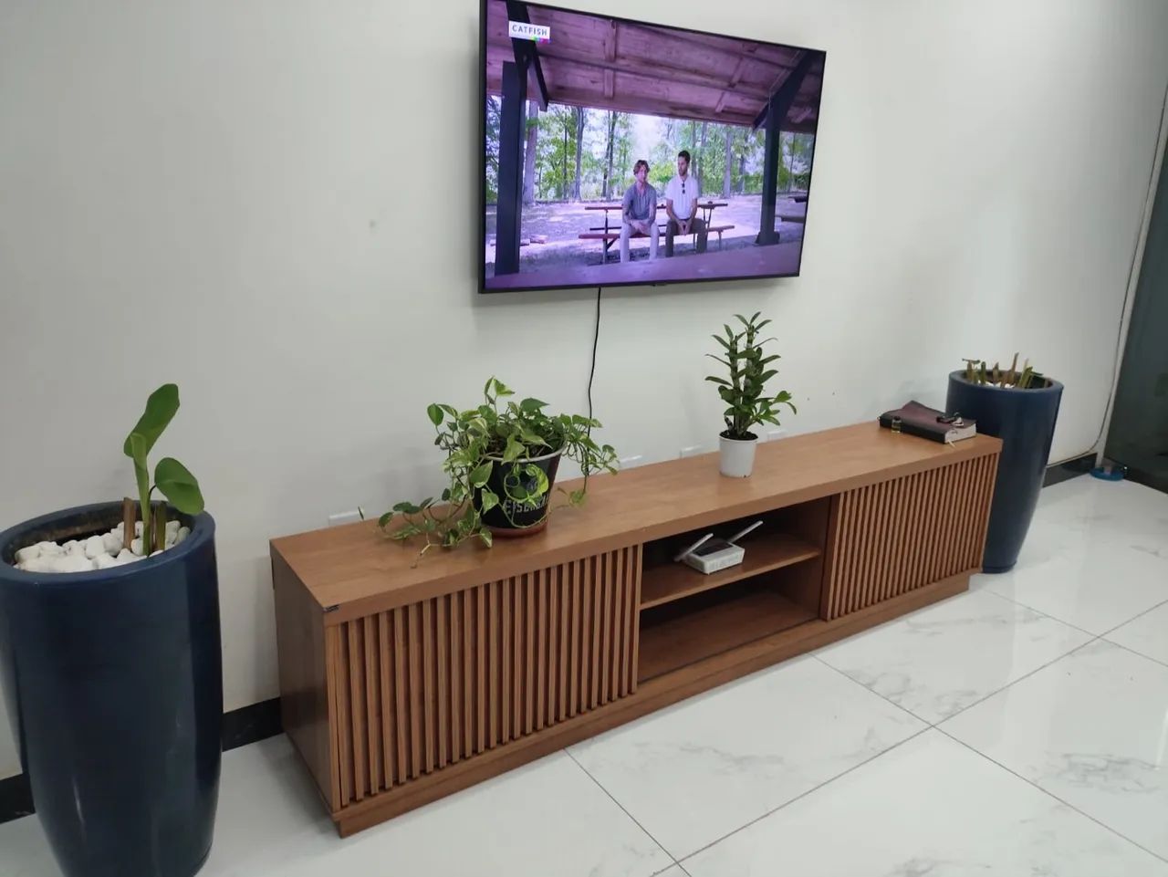 Título: Rack amadeirado com portas ripadas de correr - Foto 4