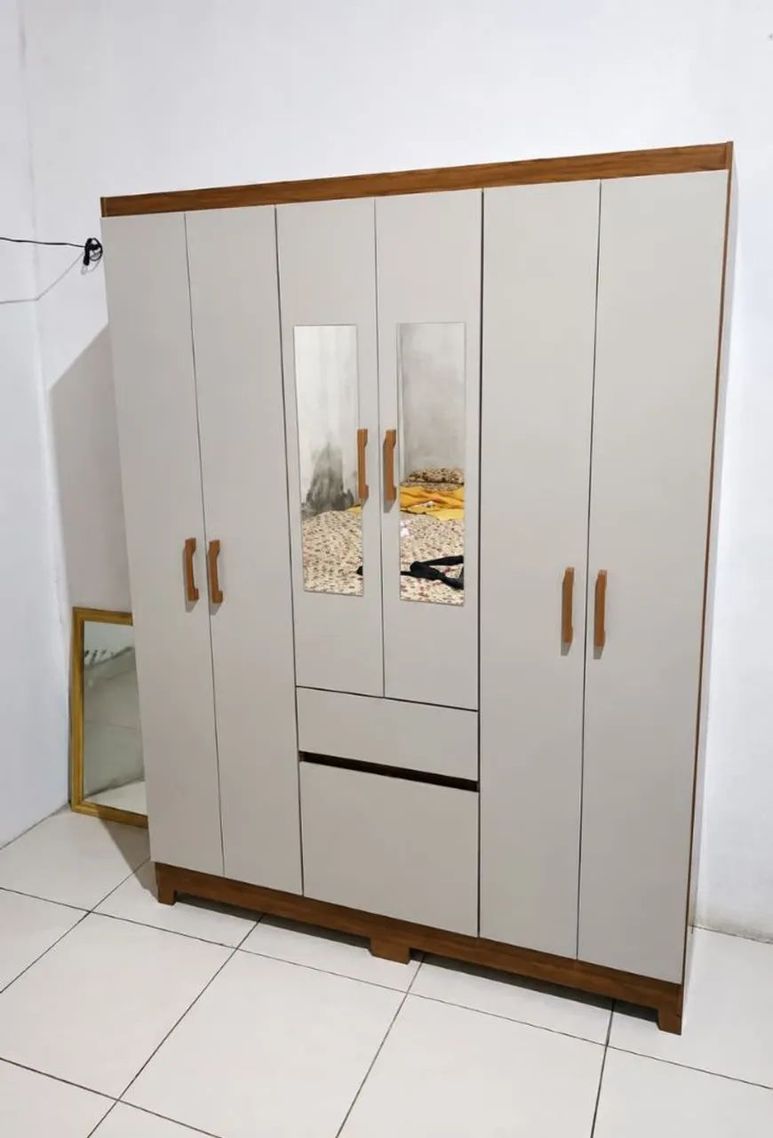 Guarda roupa com espelho no Preço 
