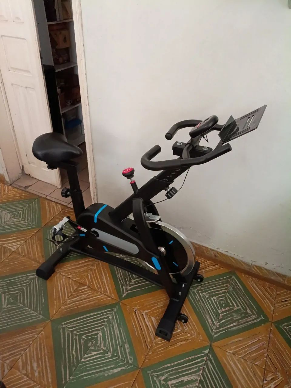 Bicicleta ergométrica academia. - Foto 2