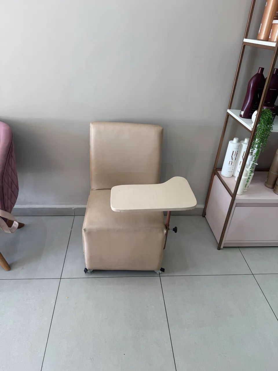 Alugo espaço para manicure 