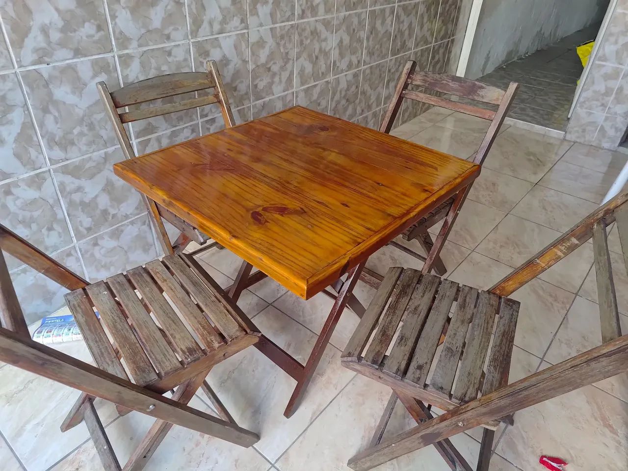 Mesa e cadeira 