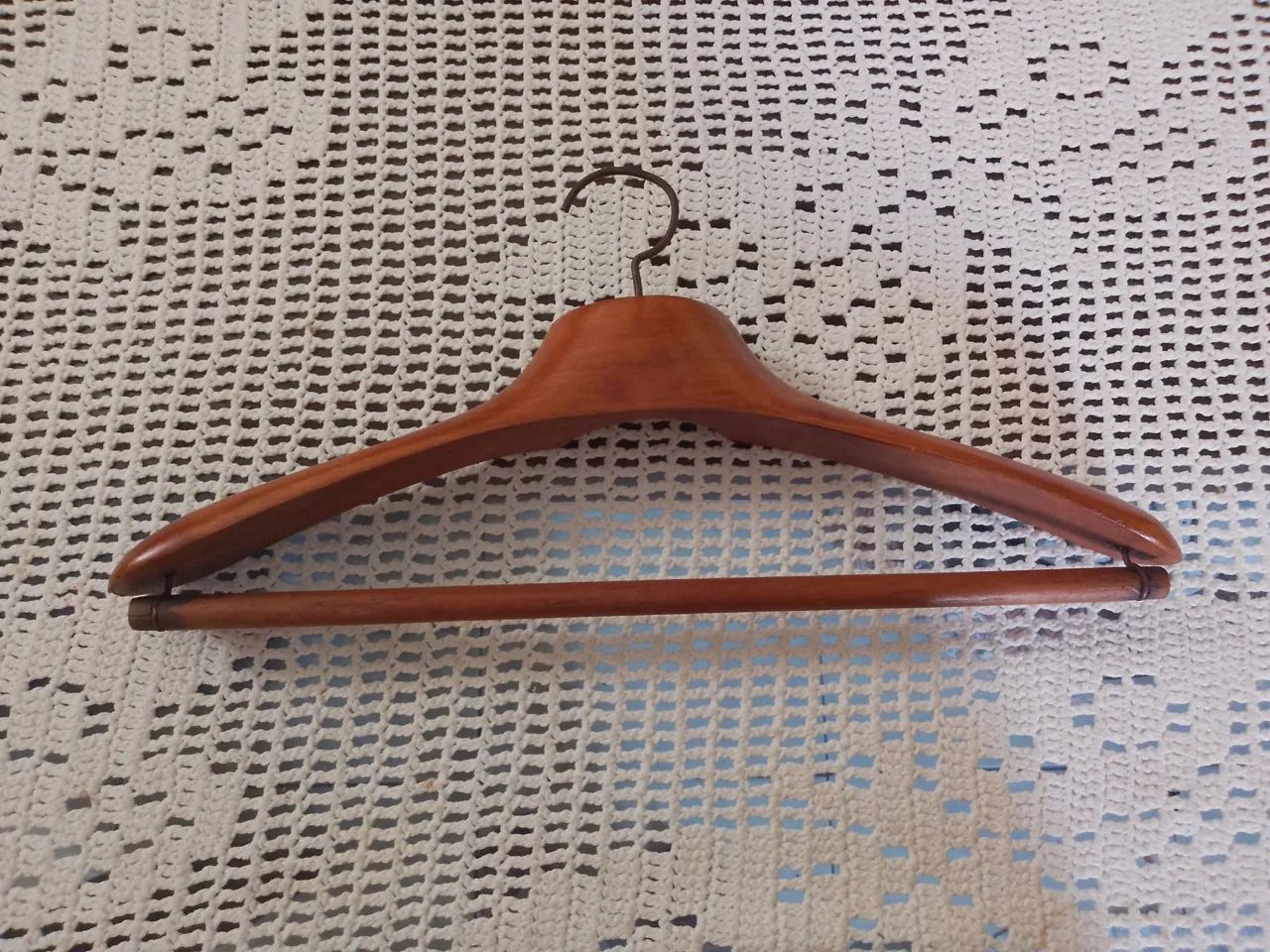 Cabide antigo madeira maciça 43 cm - Foto 5