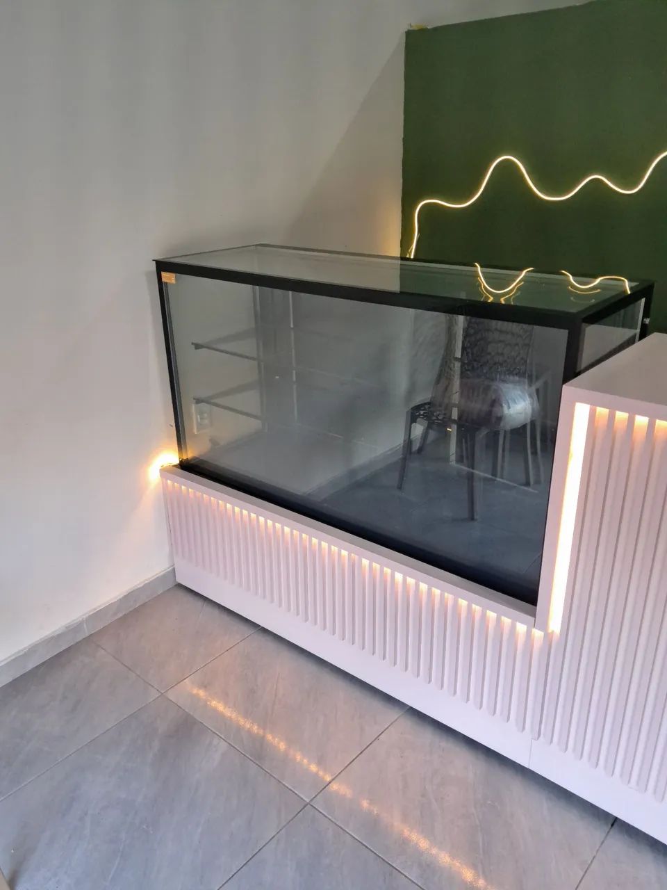 Vitrine refrigerada com balcão planejado  - Foto 4