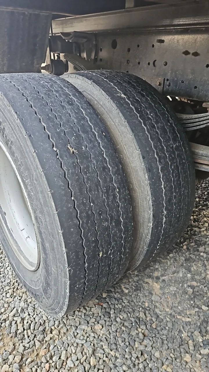 08 pneus 235/75R17.5 - Foto 2