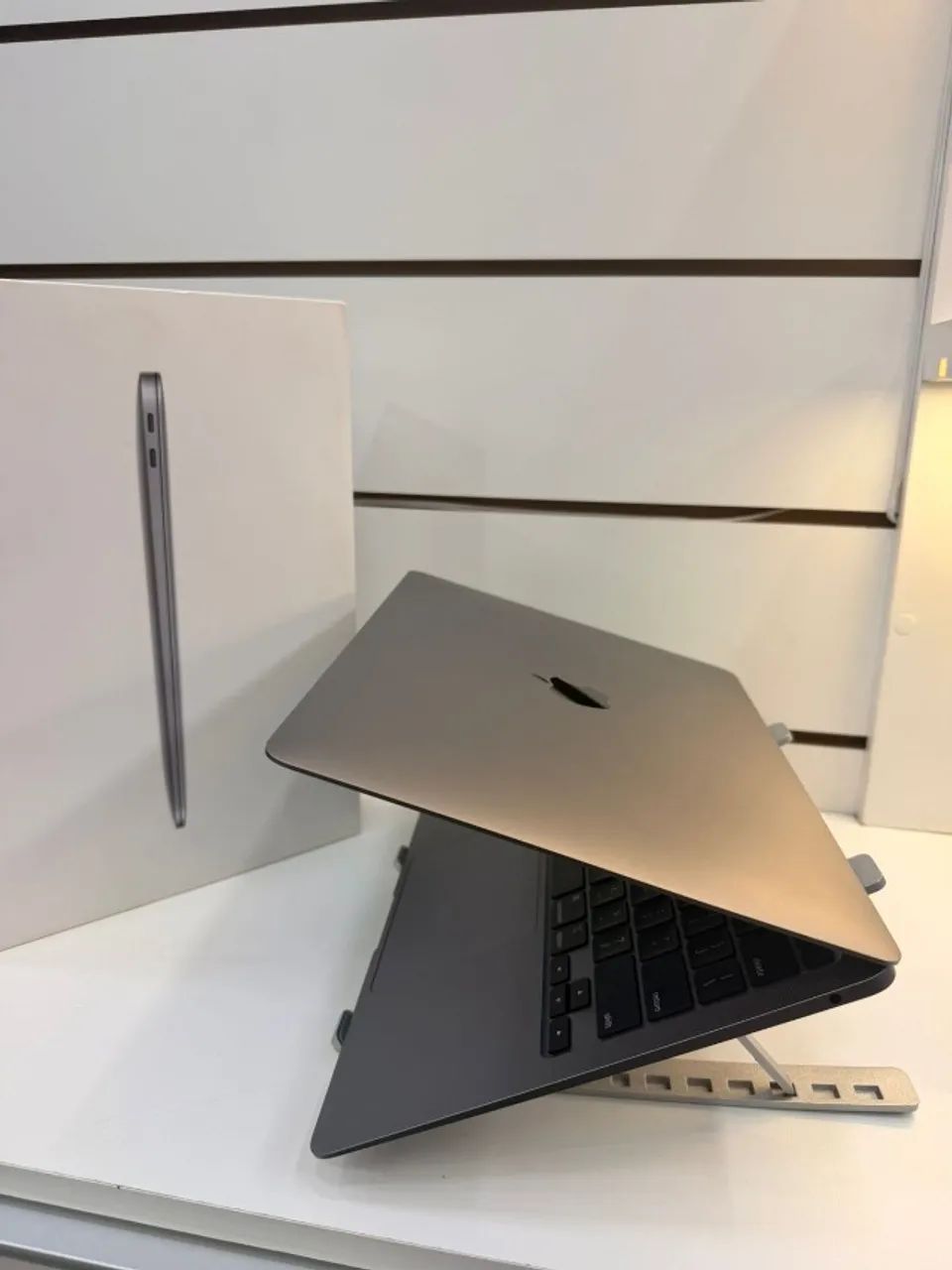 MacBook Air 2020 - M1 -8GB - 256 GB - ARMAZENAMENTO - Notebooks