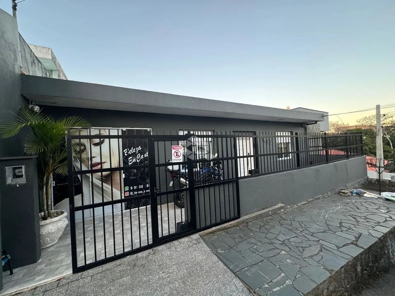 casa Ampla com 5 Dormitórios e Espaço Gourmet Completo na Coloninha - Florianópolis - Foto 2