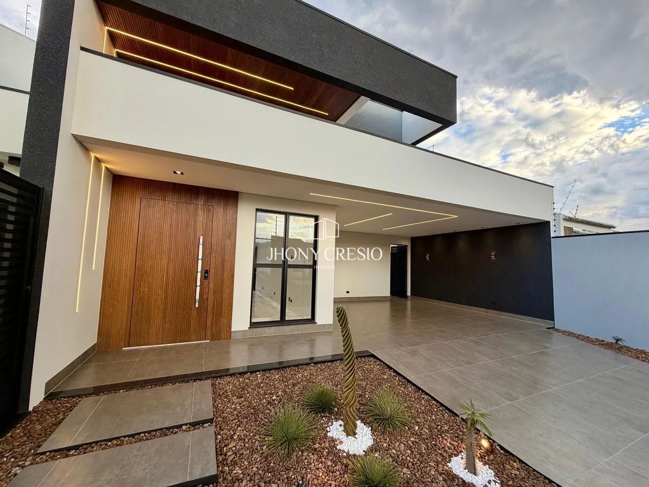 Casa de ALTO NÍVEL com 3 suítes e closet. Maringá