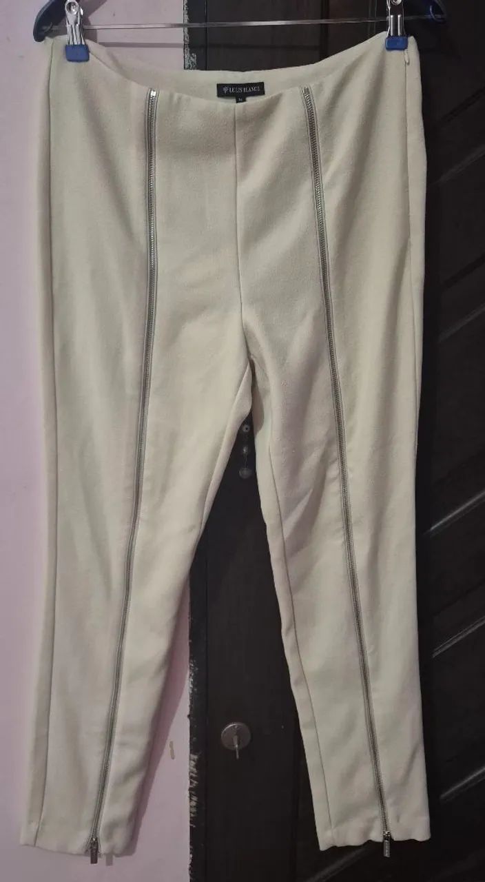 Calça bege com zíper frontal Le Lis Blanc