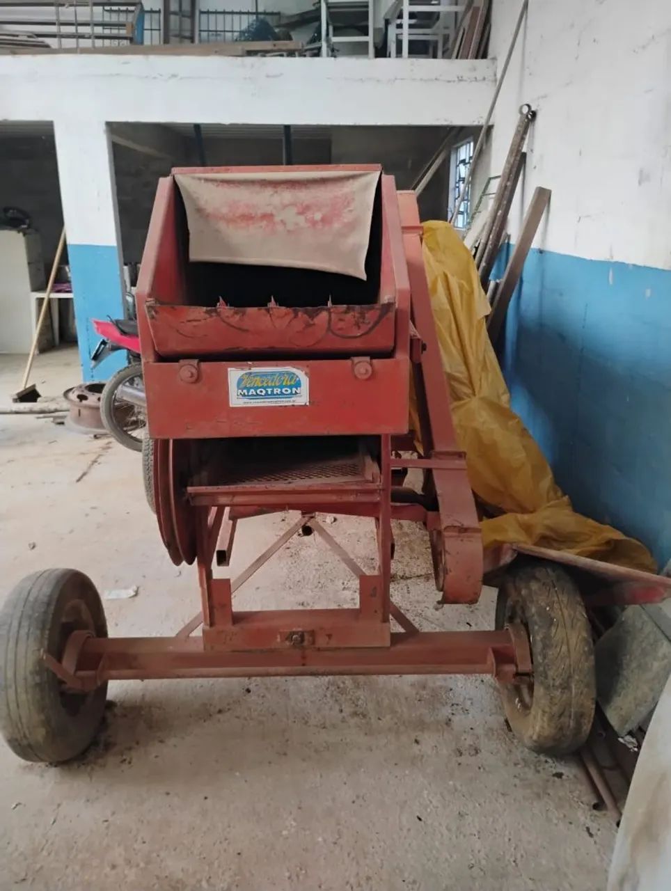 Trilhadeira Vencedor moe tritura e debulha graos soja aveia - Foto 2