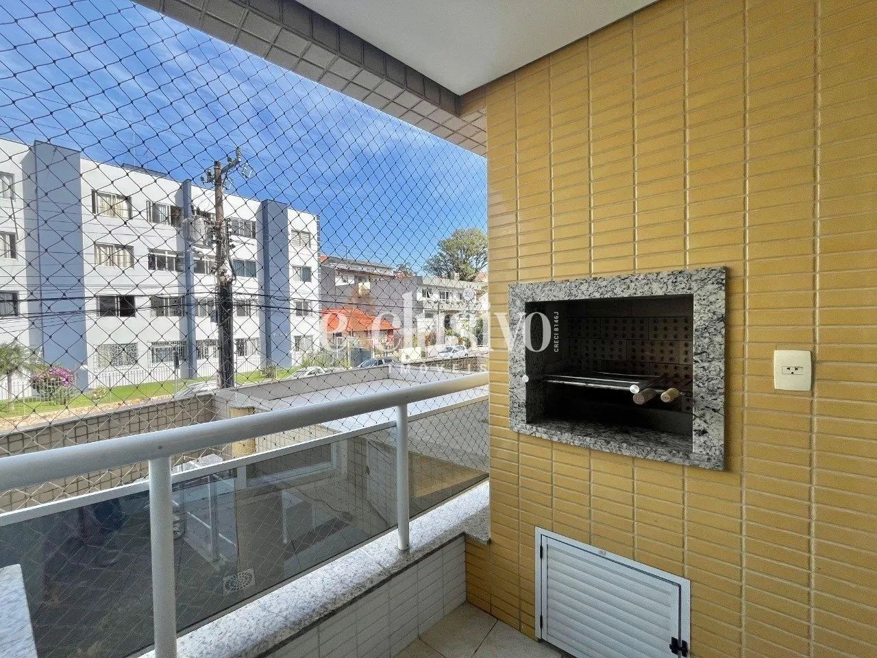 Apartamento 2 dormitórios em Coqueiros