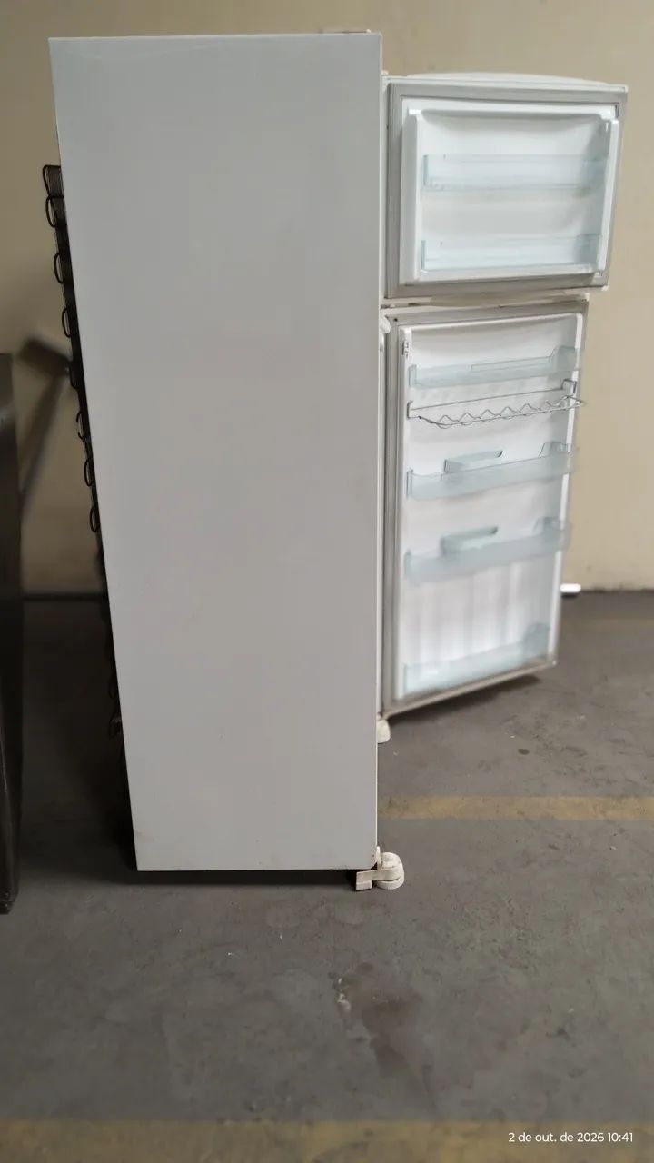 Vendo geladeira Consul bem conservada funcionando perfeitamente  - Foto 3