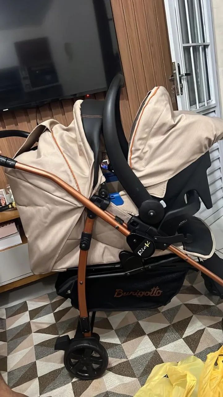 Carrinho bebe e bebe conforto 