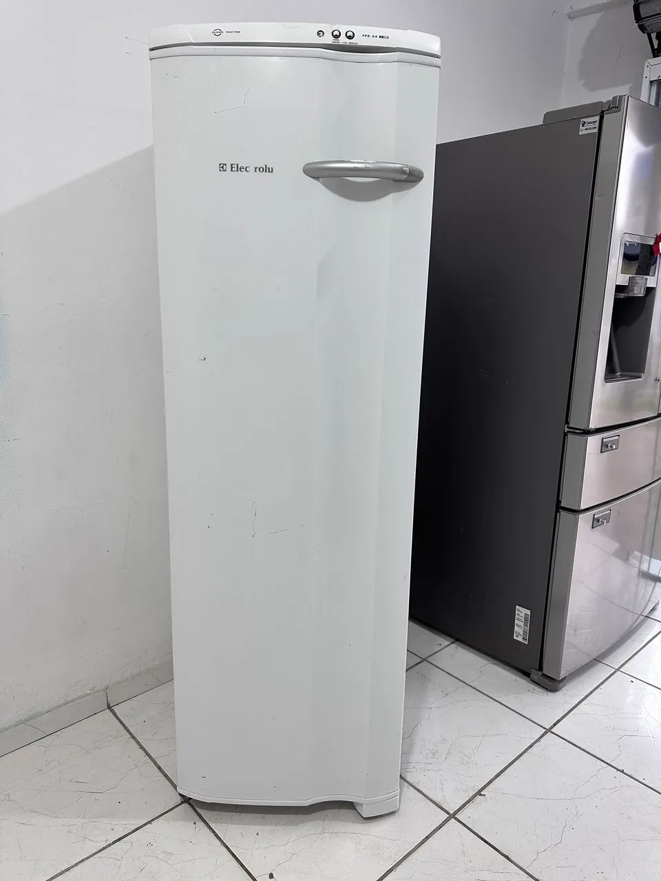 Freezer vertical Electrolux  - Foto 3