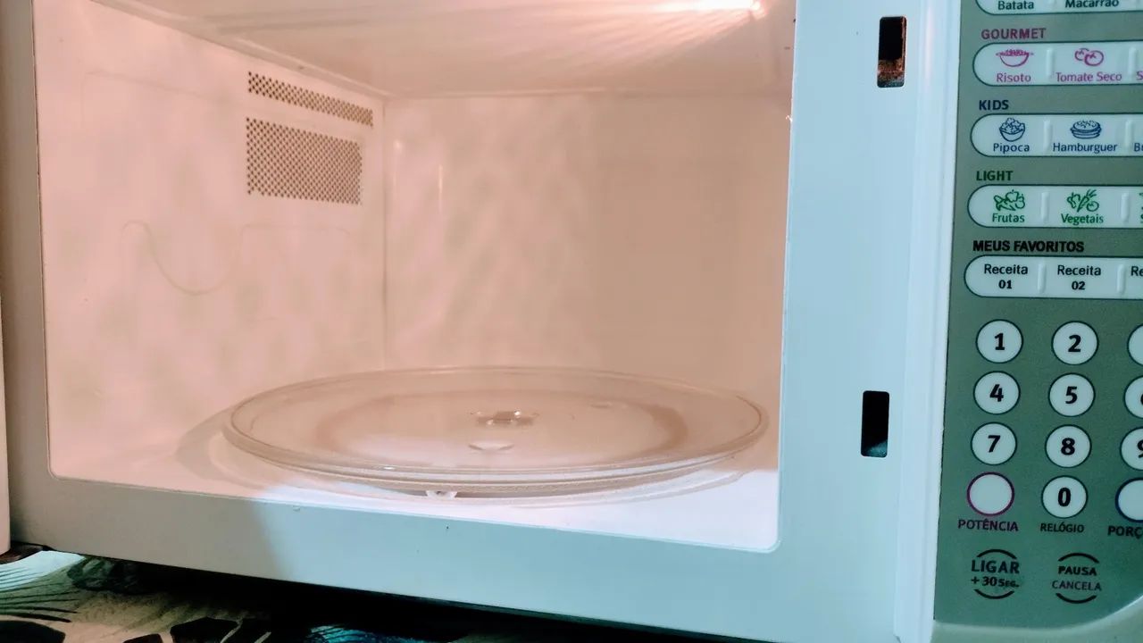 Microondas Electrolux 31 litros funcionando perfeitamente  - Foto 3