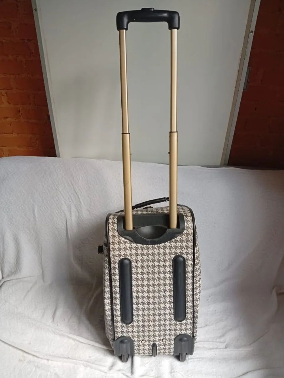 Bolsa da Guess versátil para viagem  - Foto 5