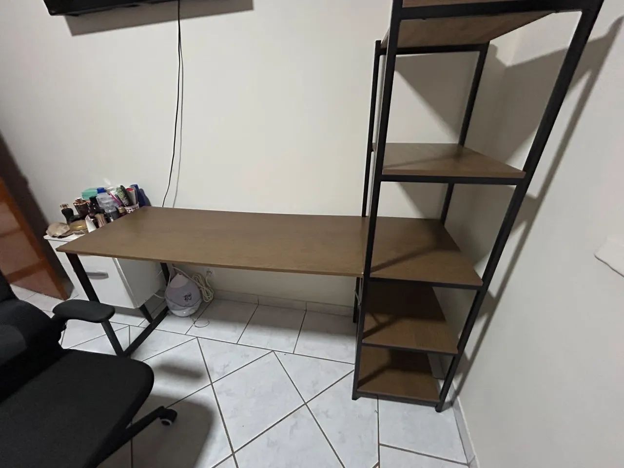 Mesa escrivaninha com 5 prateleiras - Foto 2