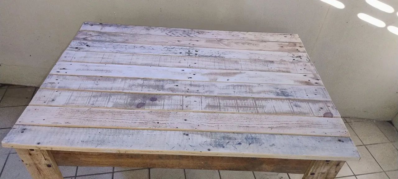 Mesa rústica em madeira de pallets - Foto 3