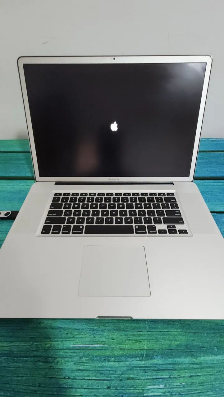 *Defeito* Macbook Pro 17 Polegadas 2011 8GB 128GB SSD A1297 Nao Iniciia