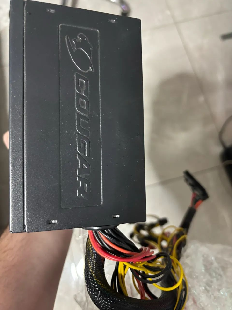 Fonte Cougar 500w 80 plus white em perfeito estado - Foto 2