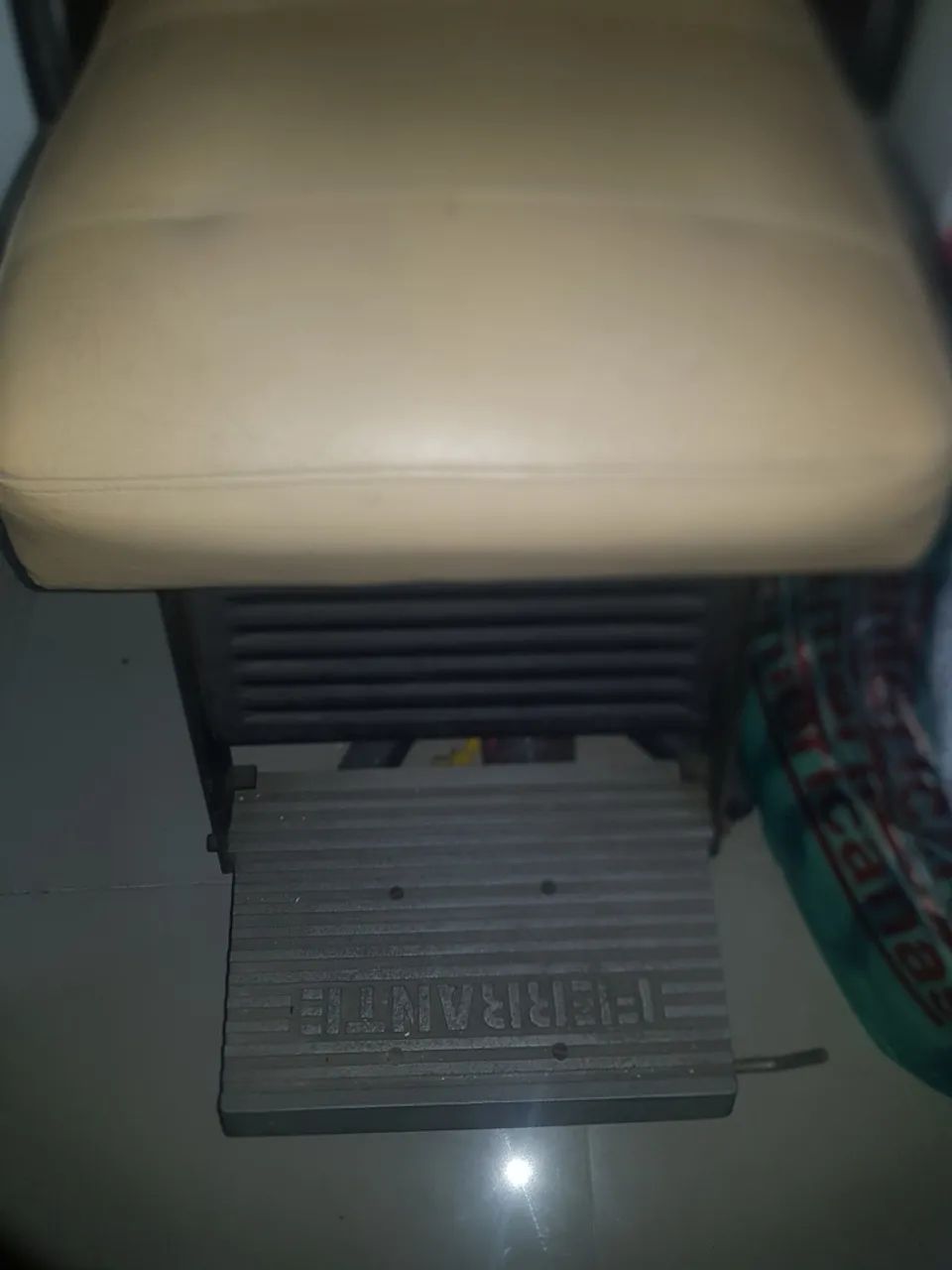 Cadeira barbearia ferrante.  - Foto 2