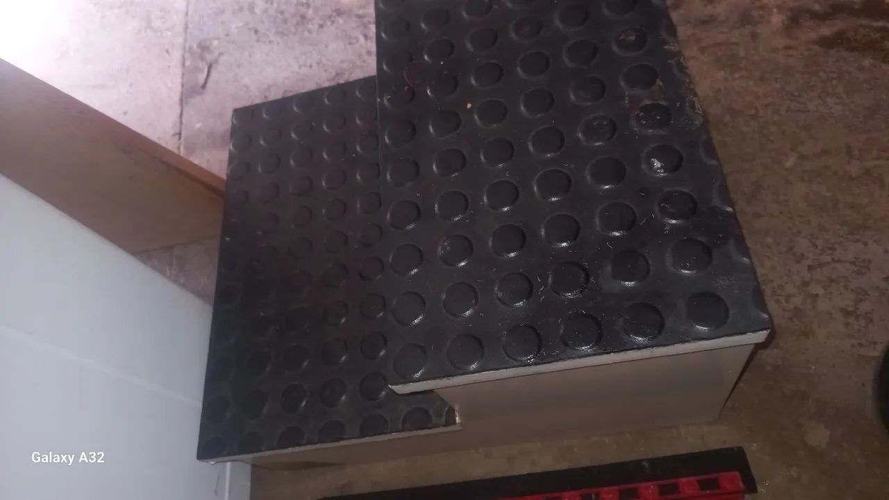 ESCADA 2 DEGRAUS TIPO BANQUETA PARA QUARTO 