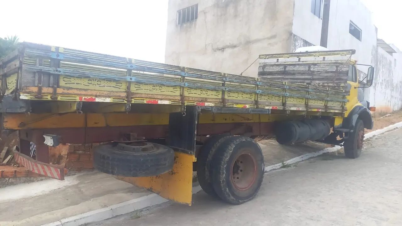 Caminhão carroceria  - Foto 3