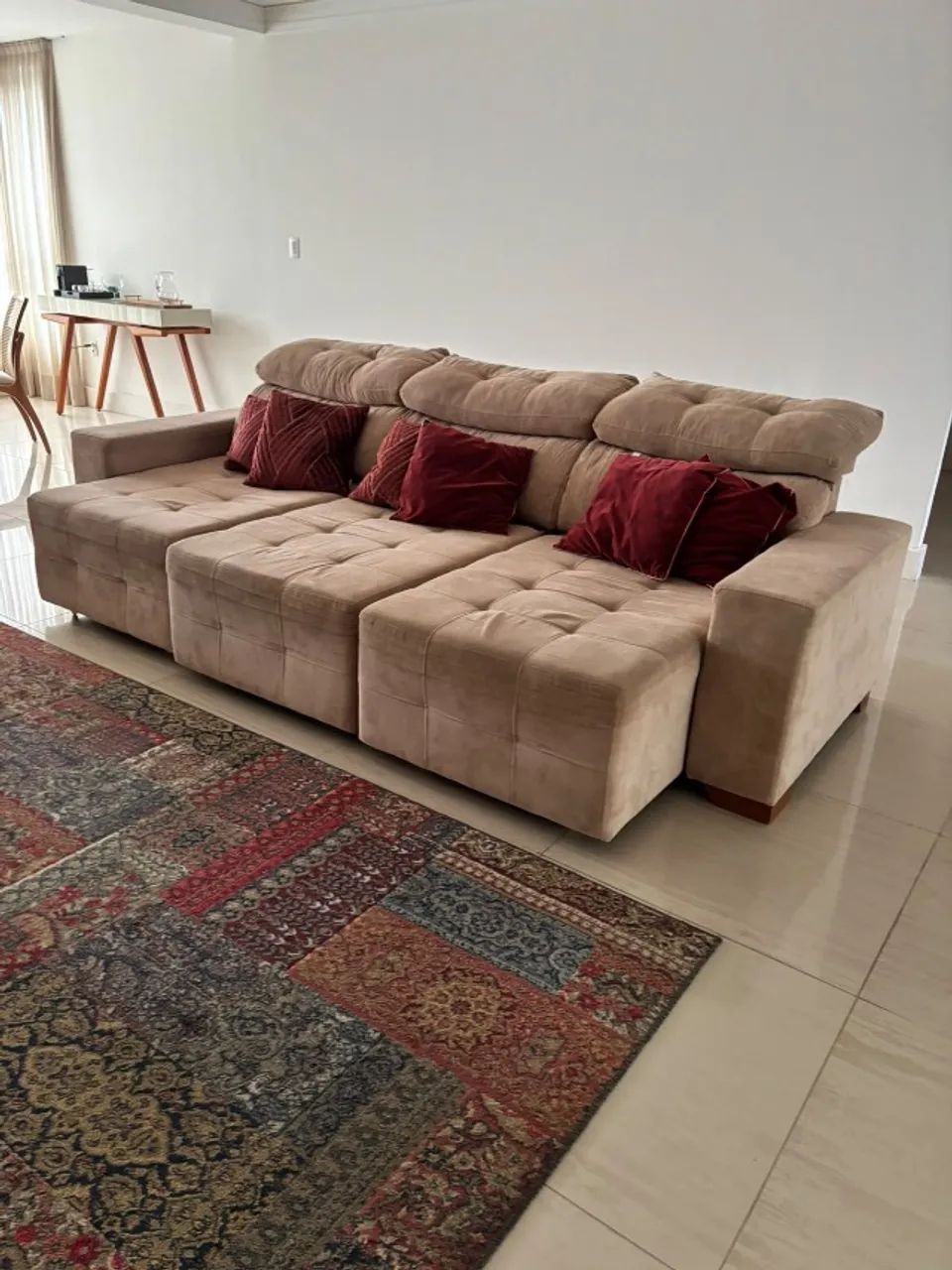 Sofá Retrátil Bege, 4 lugares, 3 metros - Foto 2