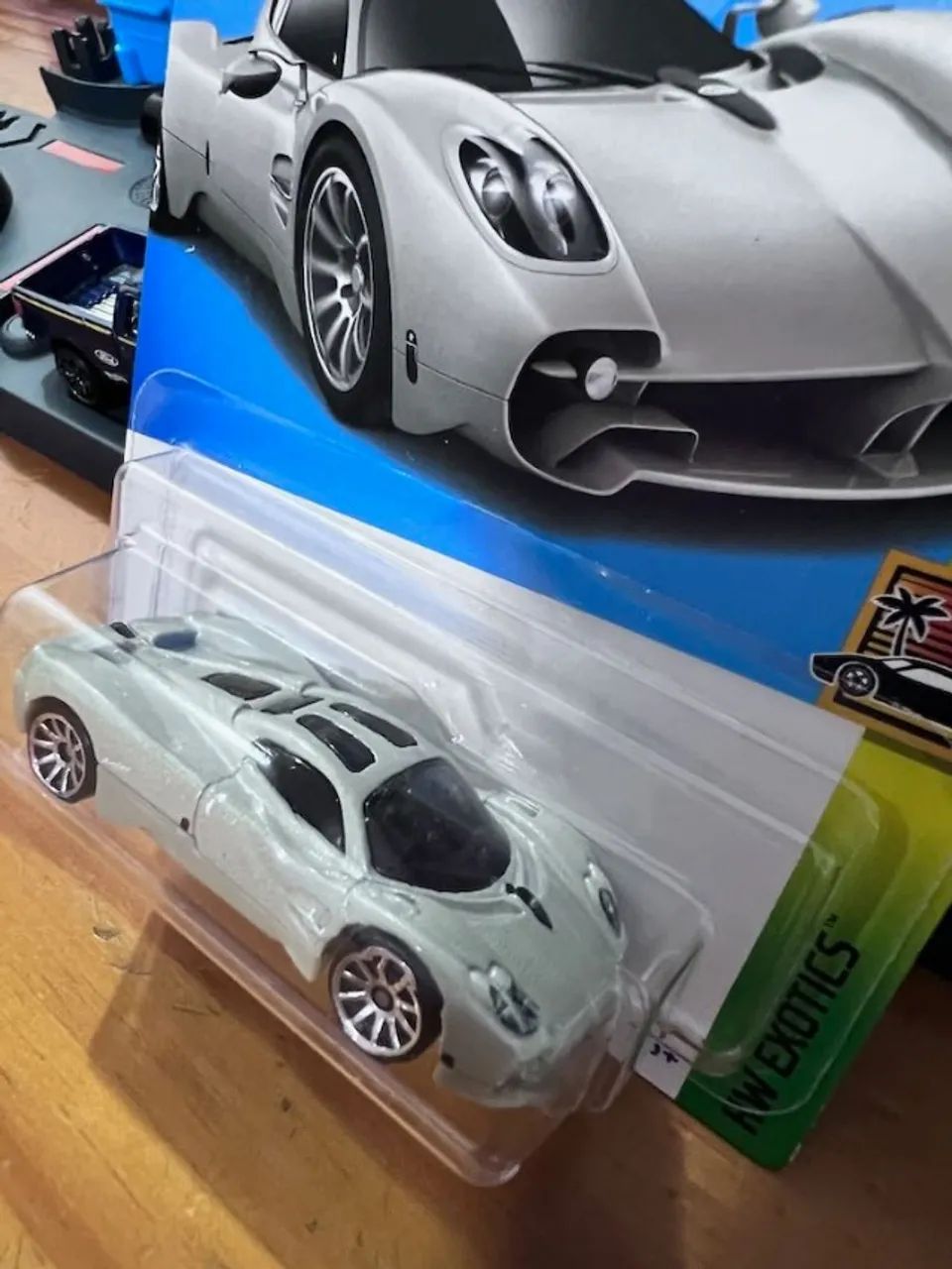 Miniatura Hot Wheels Pagani Utopia - Foto 3