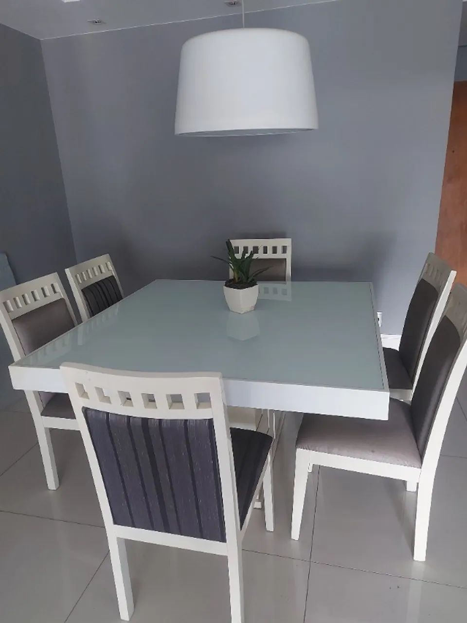 Mesa de jantar quadrada