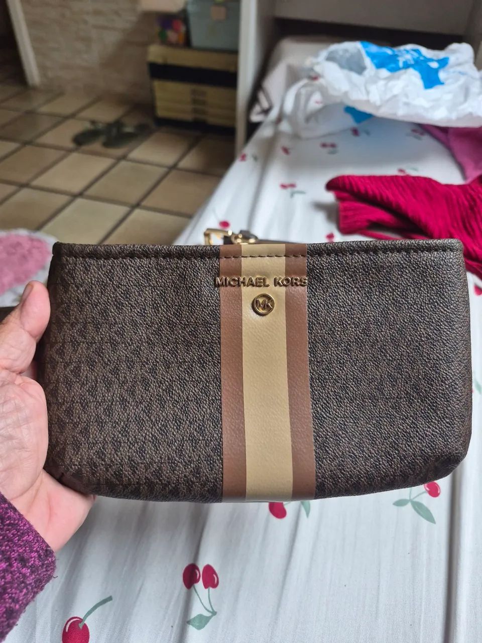 Pochete Michael Kors Monograma Marrom | Nova, Nunca Usada - Foto 2