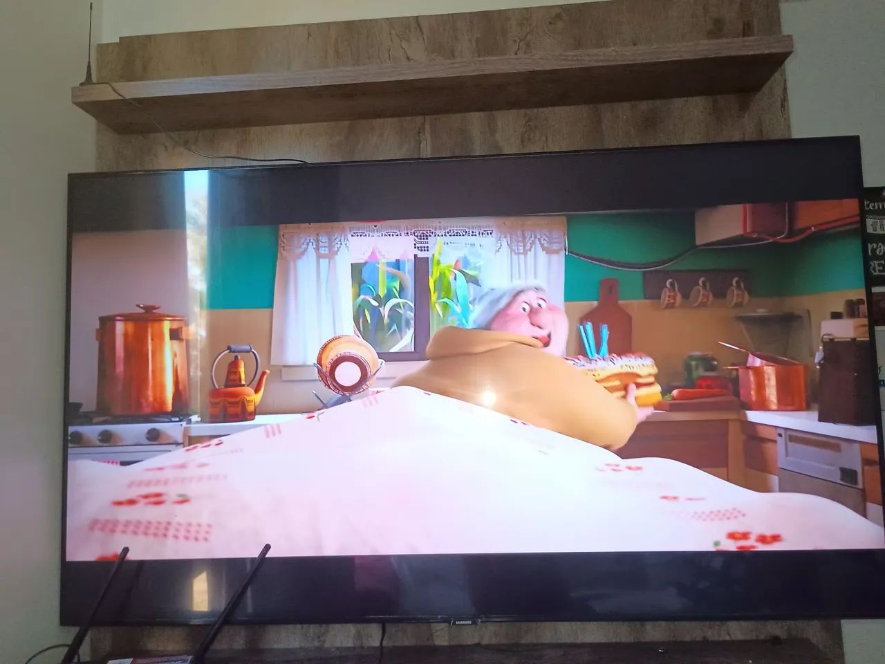 Vendo ou troco com volta uma TV SAMSUNG CRISTAL 55 POLEGADAS smartv 