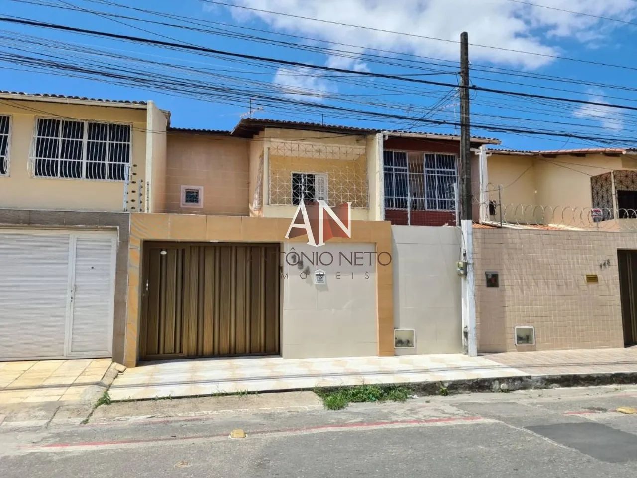 Casa com 4 suítes para venda no Itaperi